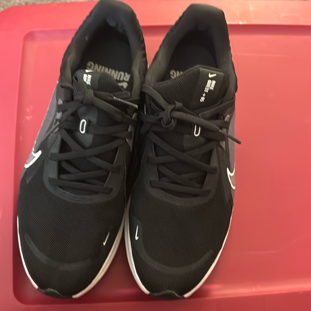 Like new Nike running sneakers!